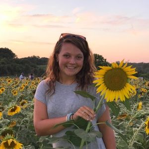 Meet your Posher, Abi